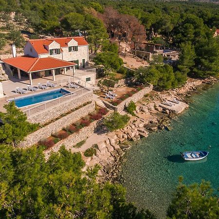 Luxury Villa Kate - In Lucice Bay With Turquoise Sea, Amazing Seaviews, And Heated Pool Milna  Dış mekan fotoğraf