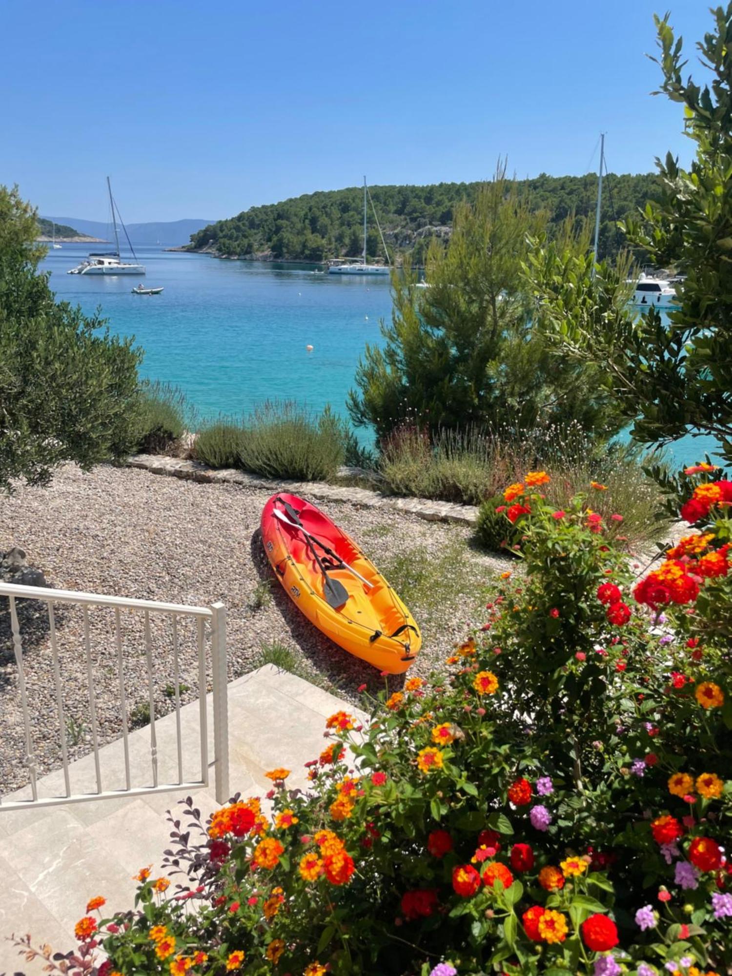 Luxury Villa Kate - In Lucice Bay With Turquoise Sea, Amazing Seaviews, And Heated Pool Milna  Dış mekan fotoğraf