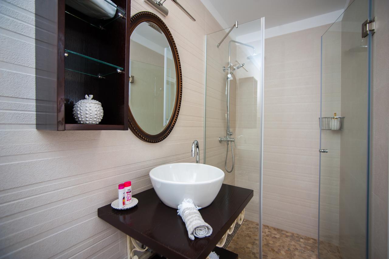Luxury Villa Kate - In Lucice Bay With Turquoise Sea, Amazing Seaviews, And Heated Pool Milna  Dış mekan fotoğraf