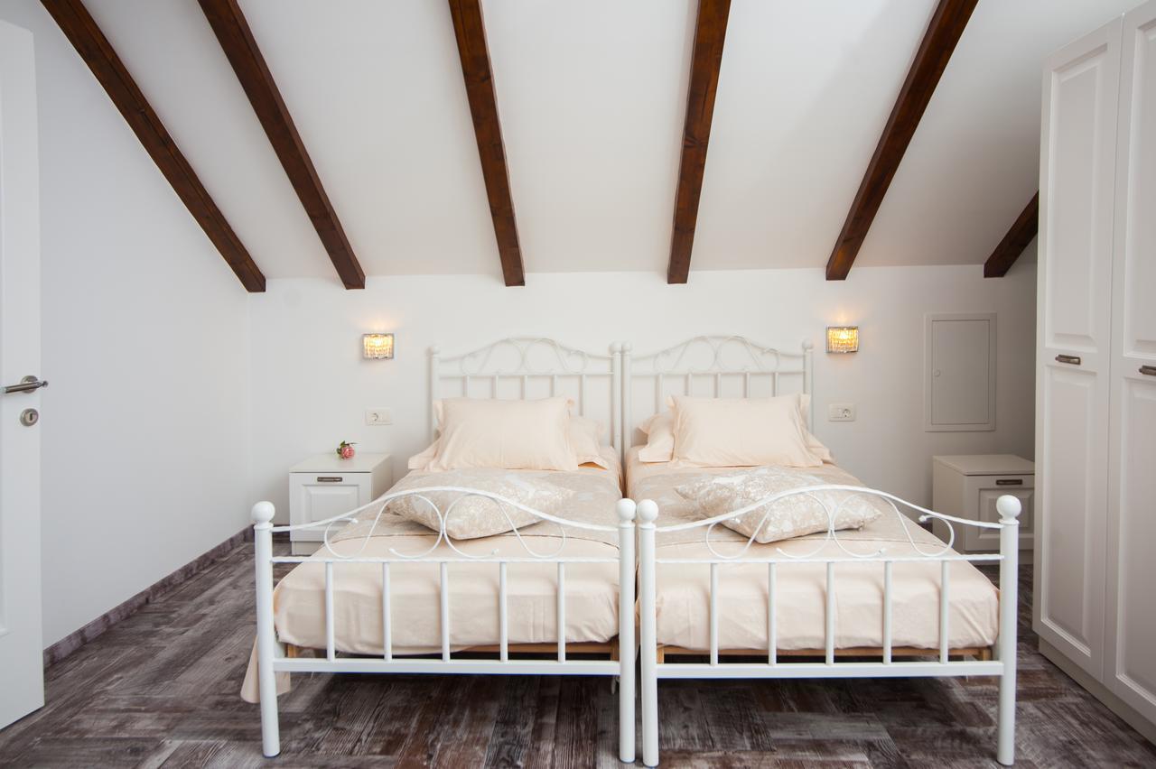 Luxury Villa Kate - In Lucice Bay With Turquoise Sea, Amazing Seaviews, And Heated Pool Milna  Dış mekan fotoğraf
