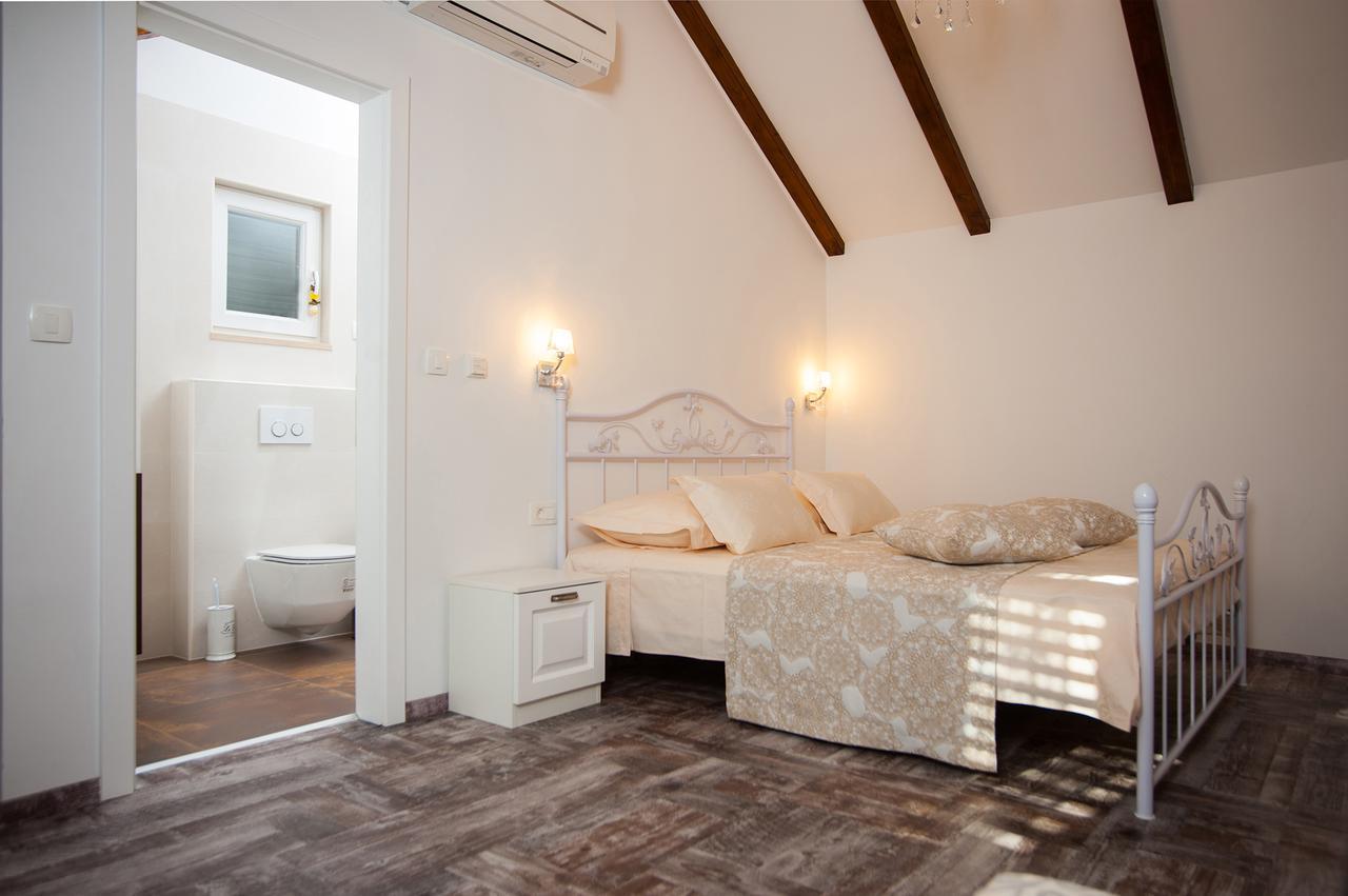 Luxury Villa Kate - In Lucice Bay With Turquoise Sea, Amazing Seaviews, And Heated Pool Milna  Dış mekan fotoğraf