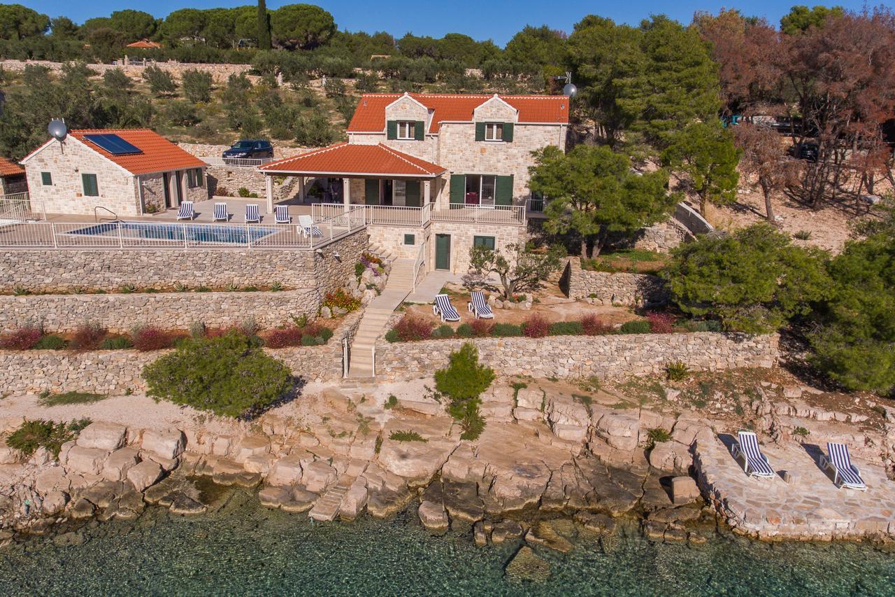 Luxury Villa Kate - In Lucice Bay With Turquoise Sea, Amazing Seaviews, And Heated Pool Milna  Dış mekan fotoğraf