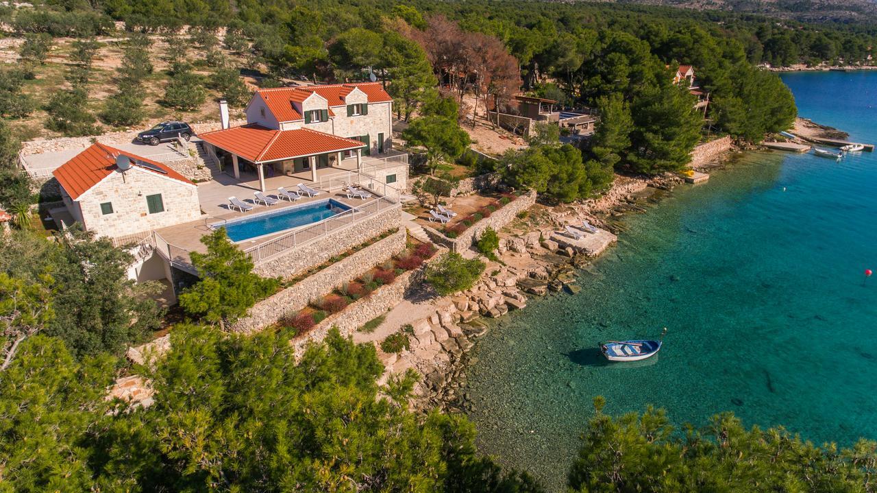 Luxury Villa Kate - In Lucice Bay With Turquoise Sea, Amazing Seaviews, And Heated Pool Milna  Dış mekan fotoğraf