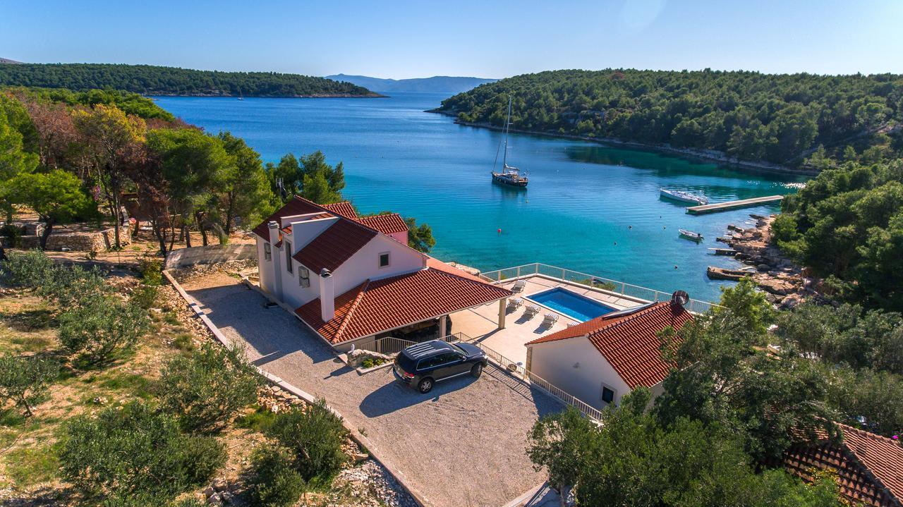Luxury Villa Kate - In Lucice Bay With Turquoise Sea, Amazing Seaviews, And Heated Pool Milna  Dış mekan fotoğraf