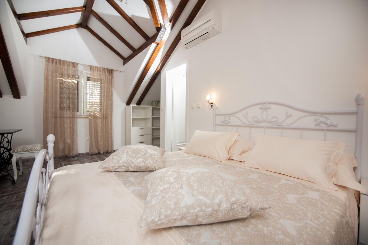 Luxury Villa Kate - In Lucice Bay With Turquoise Sea, Amazing Seaviews, And Heated Pool Milna  Dış mekan fotoğraf