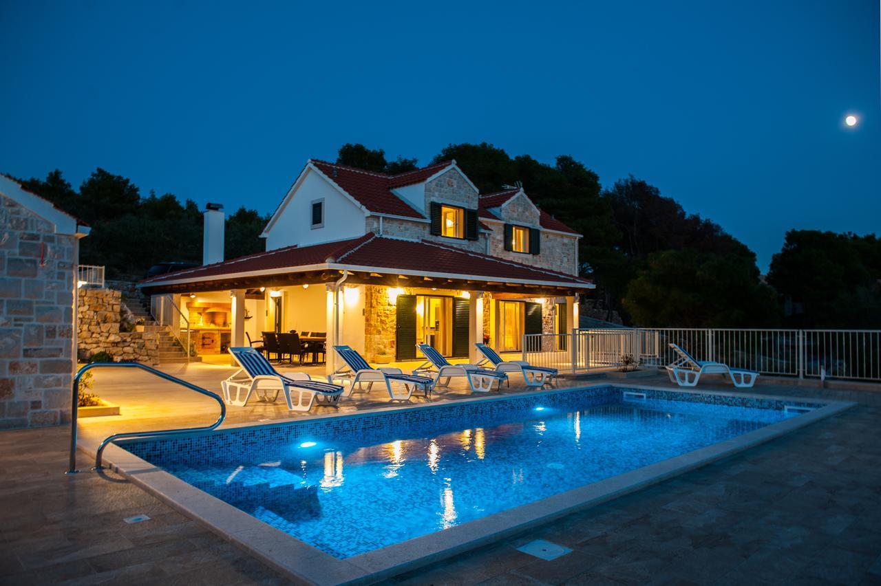 Luxury Villa Kate - In Lucice Bay With Turquoise Sea, Amazing Seaviews, And Heated Pool Milna  Dış mekan fotoğraf