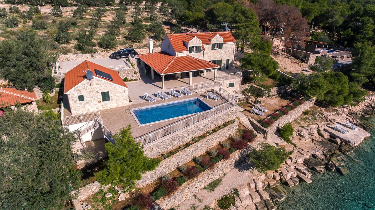 Luxury Villa Kate - In Lucice Bay With Turquoise Sea, Amazing Seaviews, And Heated Pool Milna  Dış mekan fotoğraf