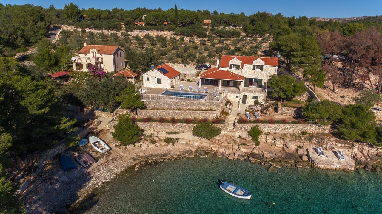 Luxury Villa Kate - In Lucice Bay With Turquoise Sea, Amazing Seaviews, And Heated Pool Milna  Dış mekan fotoğraf
