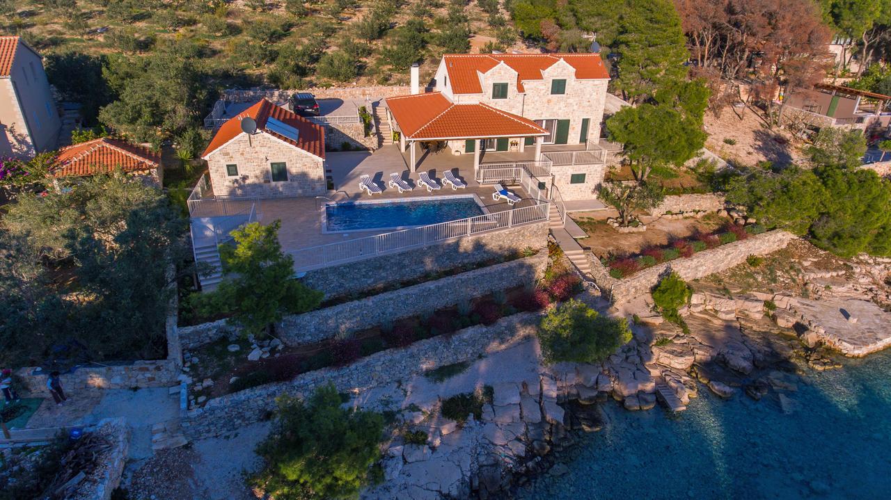 Luxury Villa Kate - In Lucice Bay With Turquoise Sea, Amazing Seaviews, And Heated Pool Milna  Dış mekan fotoğraf