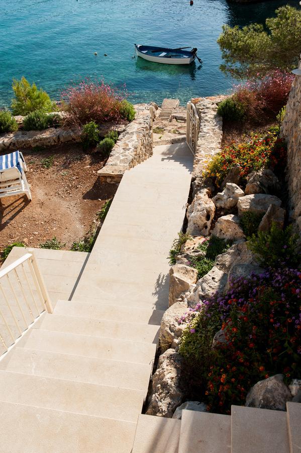 Luxury Villa Kate - In Lucice Bay With Turquoise Sea, Amazing Seaviews, And Heated Pool Milna  Dış mekan fotoğraf