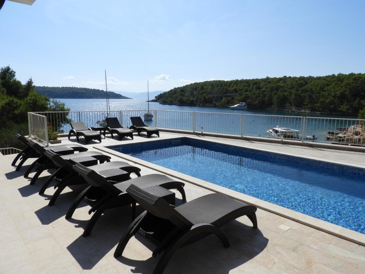 Luxury Villa Kate - In Lucice Bay With Turquoise Sea, Amazing Seaviews, And Heated Pool Milna  Dış mekan fotoğraf